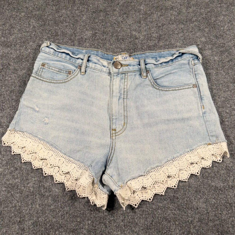 Free People Light Wash Denim Crochet Lace Trim Boho Festival Shorts Women's 28